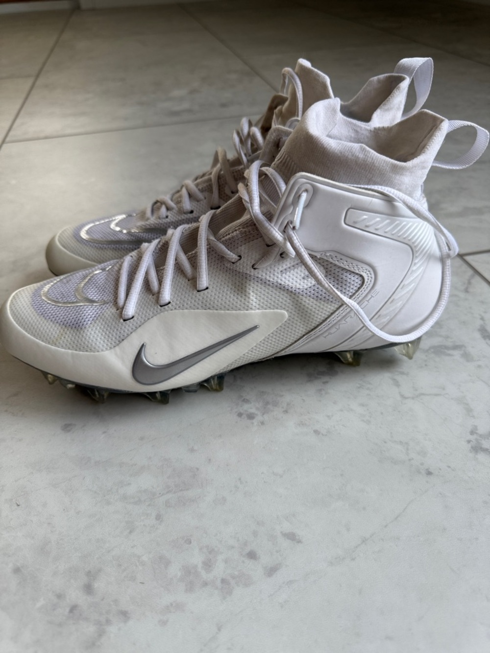 Nike Alpha Huarache 8 Elite LAX, Lacrosse Cleats, White, Women’s 10.5